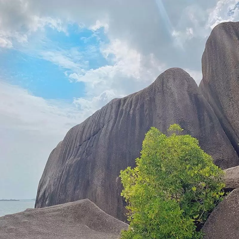 Pantai Batu Dinding Belinyu