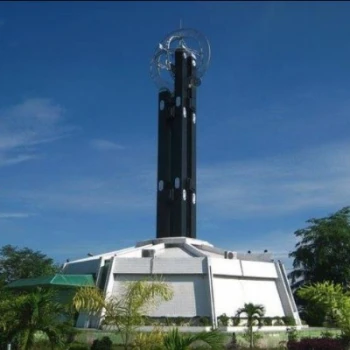 Tugu Khatulistiwa, Pontianak